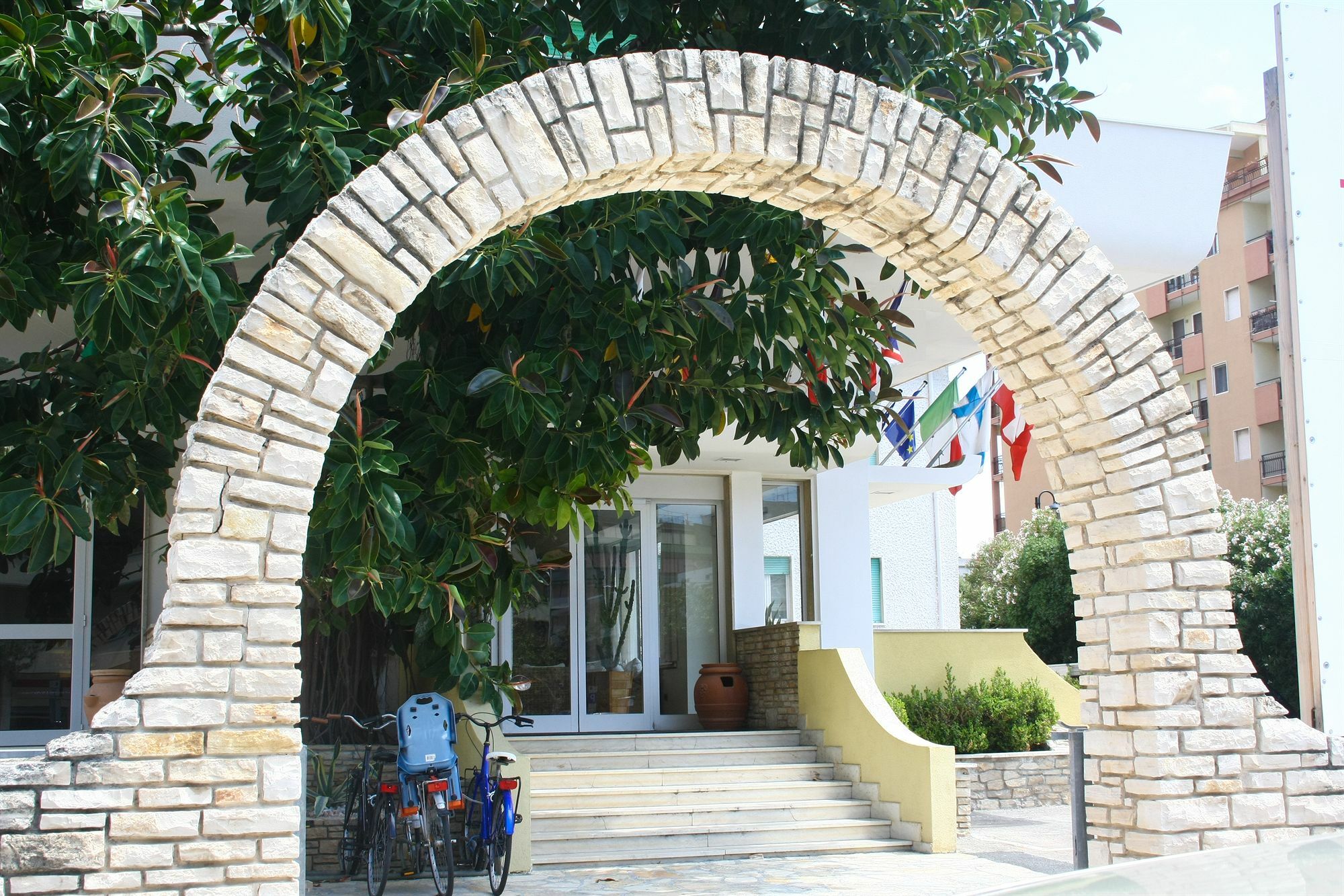 Joli Park - Caroli Hotel